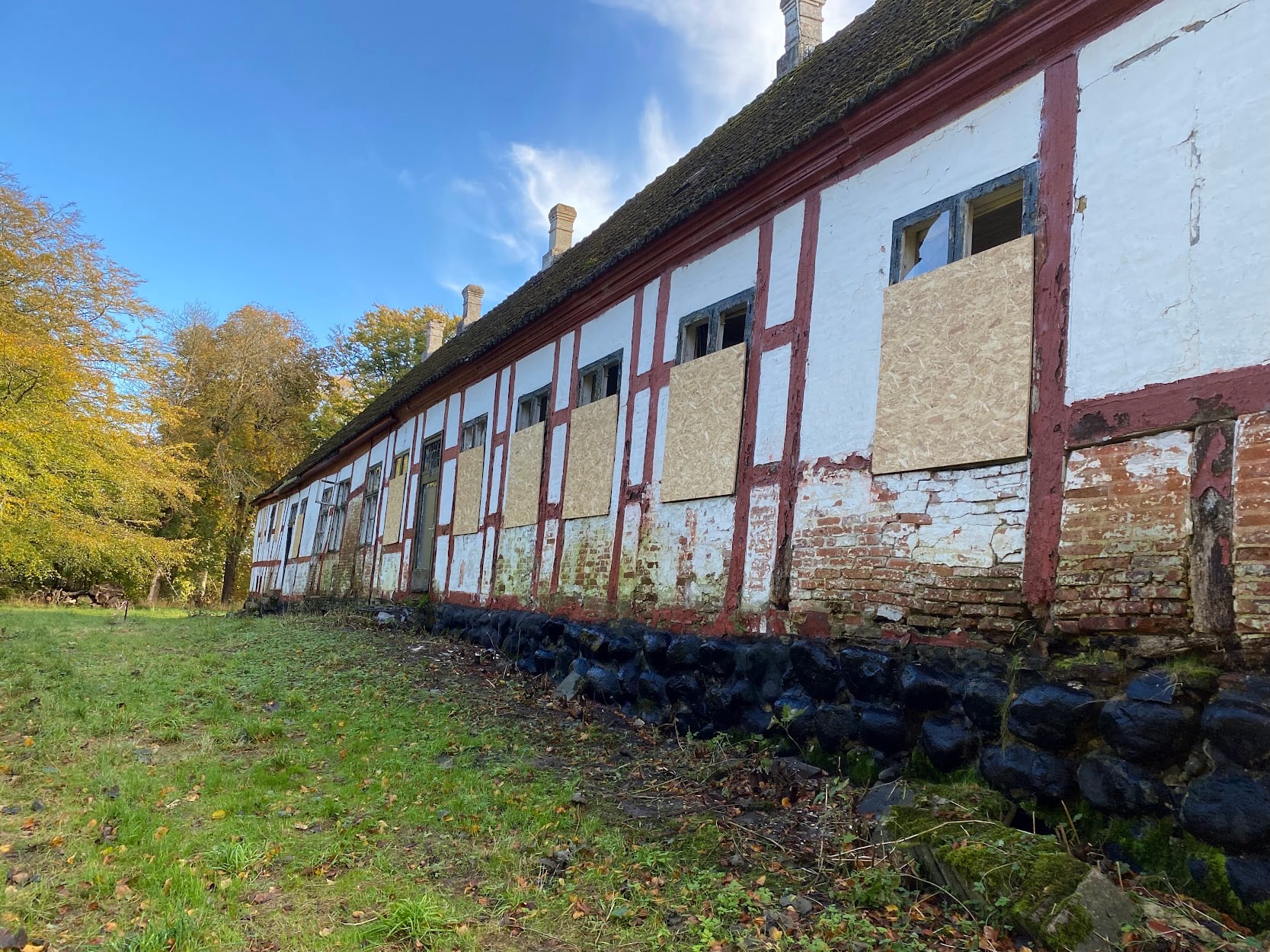 Vinduerne på nordsiden er afdækket.